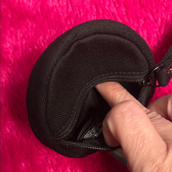 CHANEL Black Round Key Holder - Picture 5 of 6